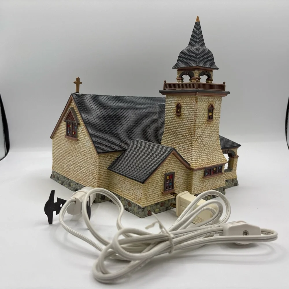Department 56‎ 1998 Seasons Bay Chapel On The Hill First Edition 53302 Retired